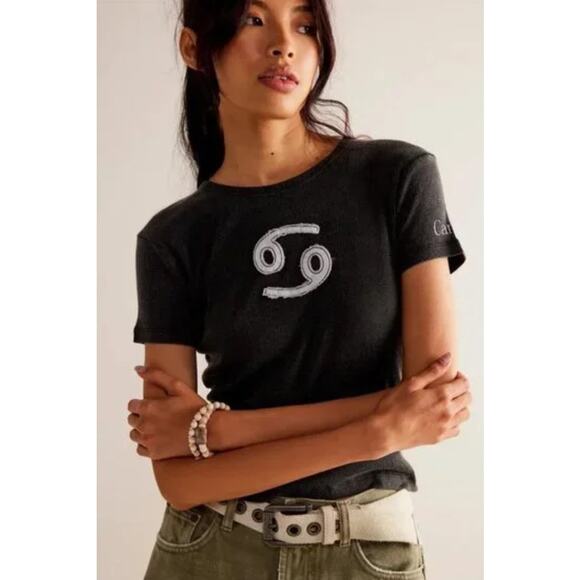 Free People x The Laundry Room Horoscope Zodiac Cancer Rib Baby Tee Black S NWT - Picture 1 of 8
